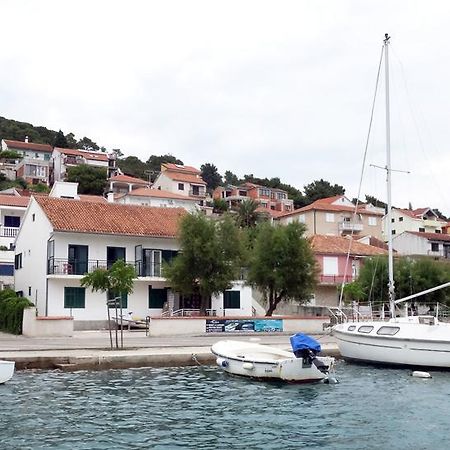 Waterfront Apartments Тисно Екстериор снимка