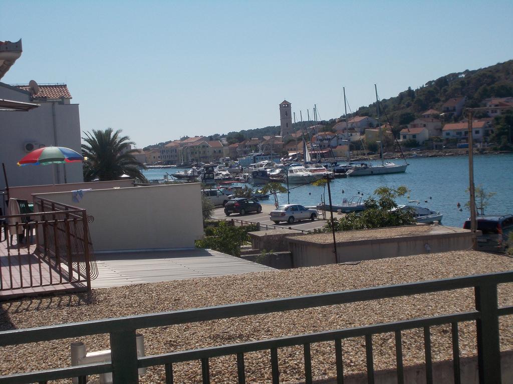 Waterfront Apartments Тисно Стая снимка
