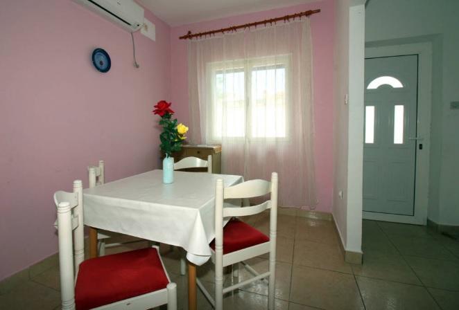 Waterfront Apartments Тисно Екстериор снимка